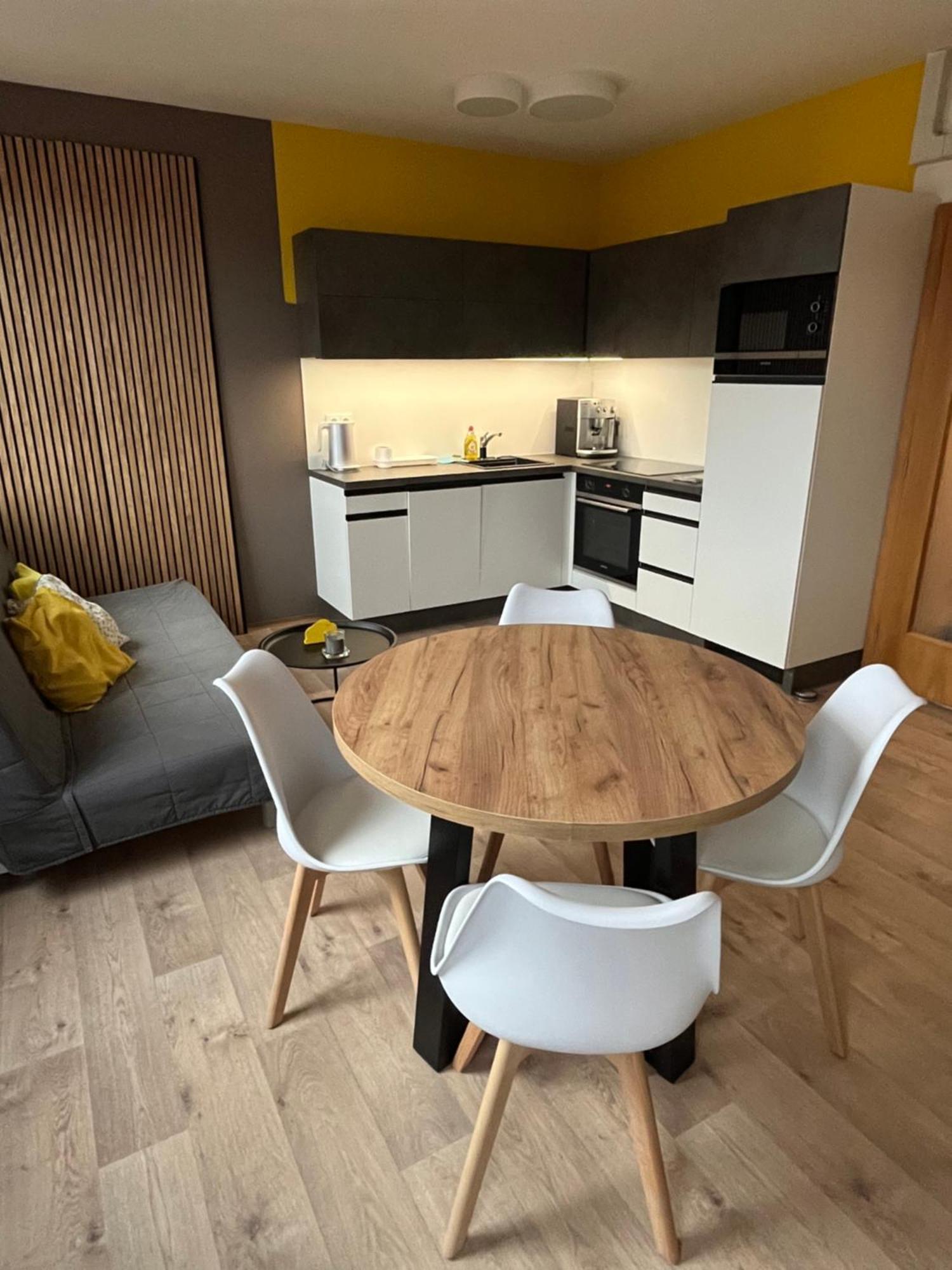 Yellow Apartment Deluxe Brno Dış mekan fotoğraf